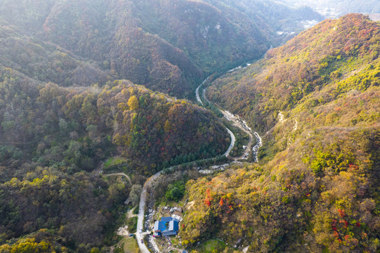 秦岭山秋景