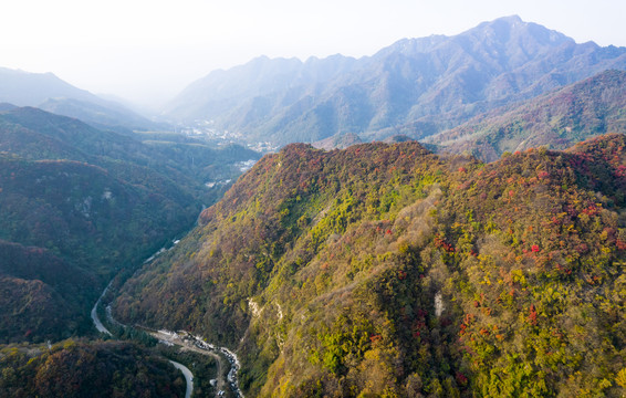 秦岭山秋景