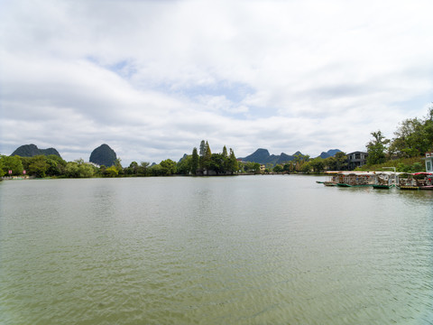 桂林市芦笛岩景区芳莲池风光