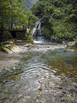 螺髻山瀑布温泉