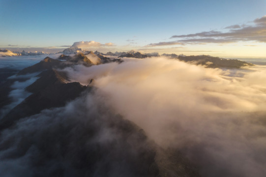 航拍高山云海云雾日出风光