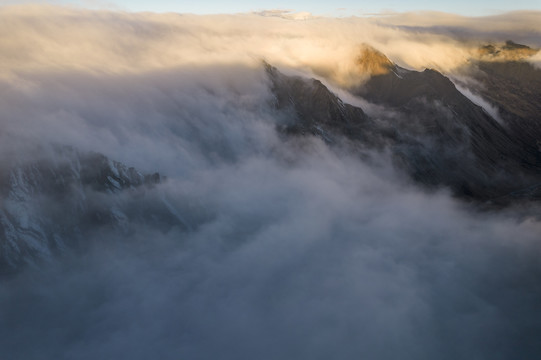 航拍高山云海日出自然风光