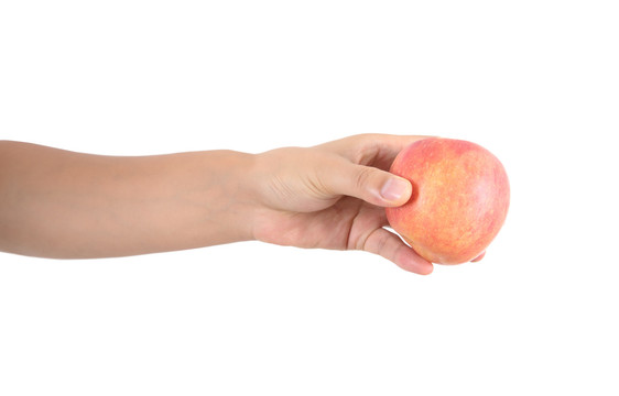白背景前的一只手里拿着一个苹果