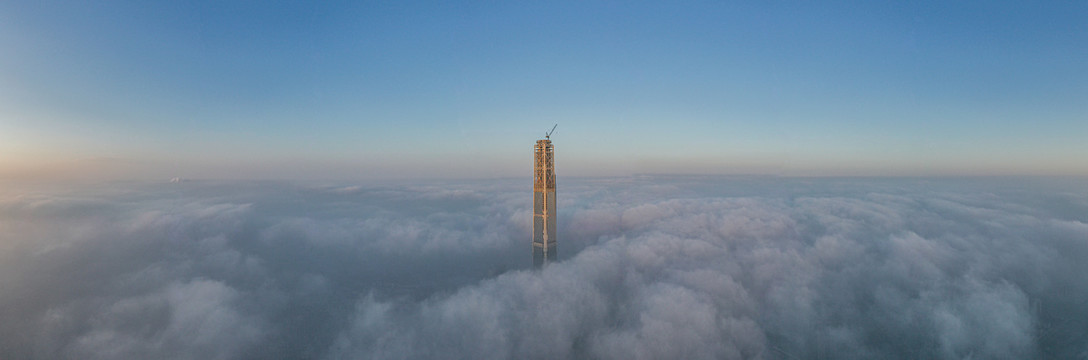 云海中的天津117大厦航拍