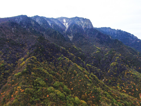 航拍秦岭分水岭秋景210国道