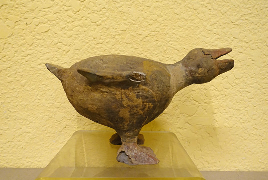 汉代彩绘鸭形壶