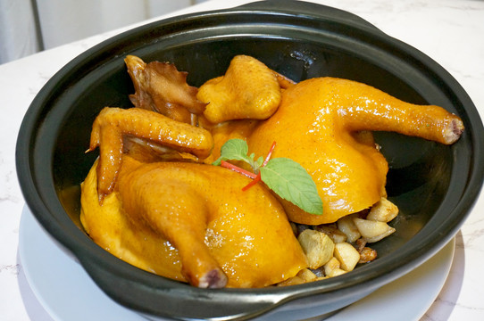 沙锅豉油鸡