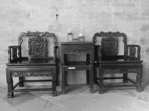 中式厅堂座椅摆设黑白照