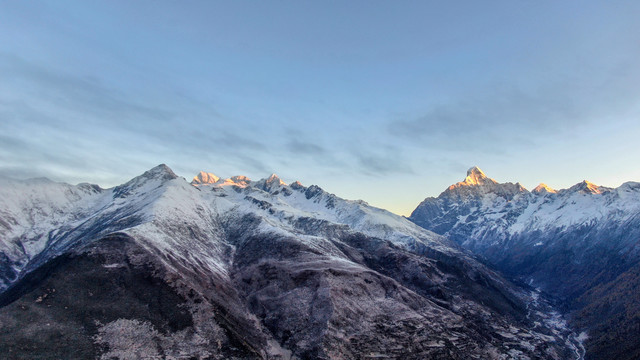 川西四姑娘山景区雪山