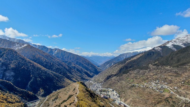 川西四姑娘山景区雪山