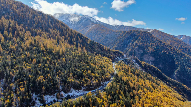 川西四姑娘山景区雪山