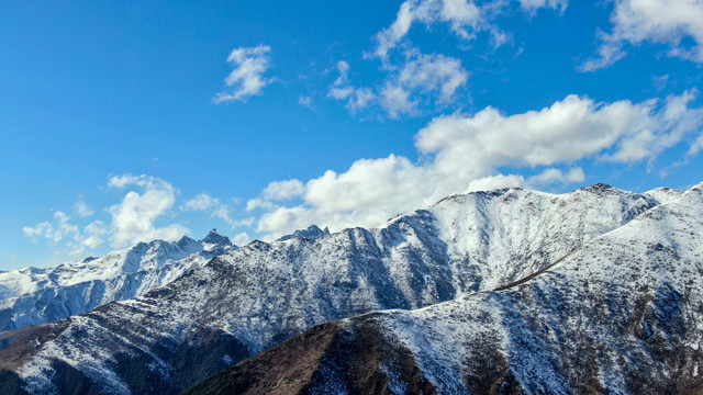 川西四姑娘山景区雪山