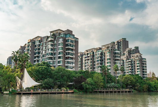 上海苏州河华政段建筑风光