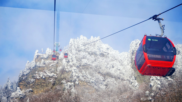 十堰武当山雪景索道