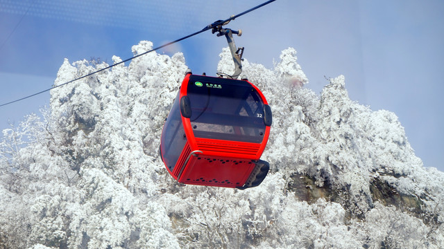 十堰武当山雪景索道