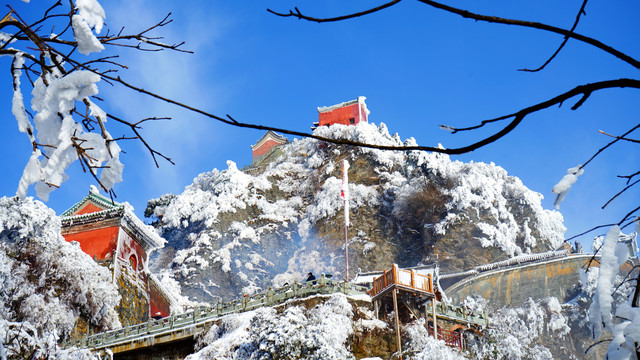 十堰武当山雪景