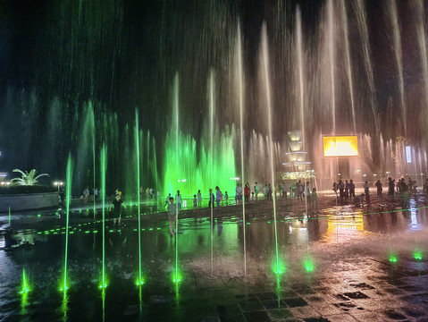 城市夜色喷泉