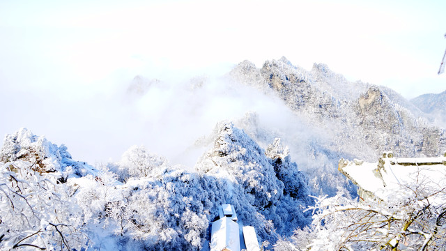 十堰武当山雪景