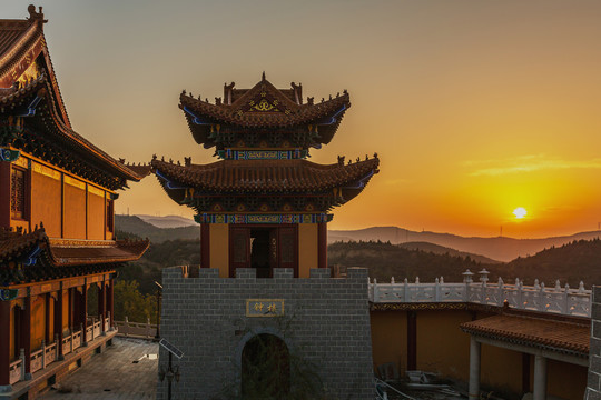 中国山西太原东山卧佛寺风光