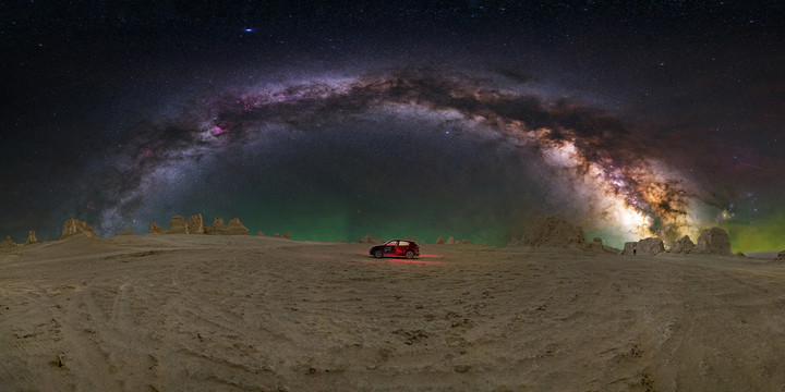 鄂博梁丹霞地貌银河星空全景