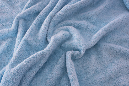褶皱起伏的毛绒浴巾布料