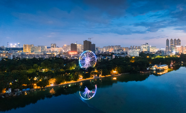 南宁市南湖游乐园夜景