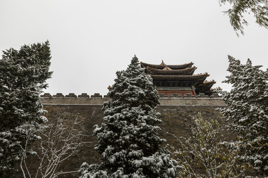 北京故宫角楼及城墙雪景