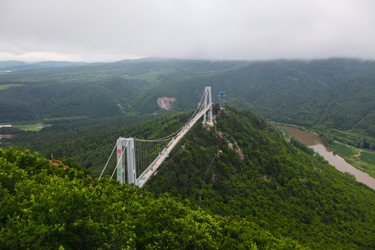 琵岩山玻璃吊桥