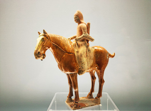 唐代彩色釉陶骑马女俑