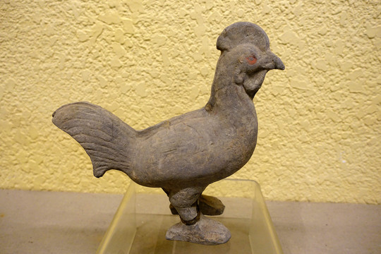 汉代灰陶彩绘鸡