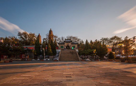 中国山西太原市永祚寺双塔风光