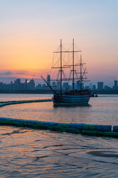 武汉东湖帆船基地的晚霞