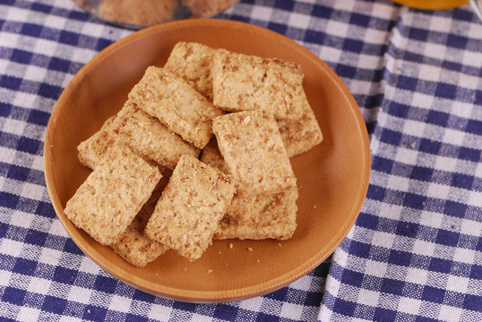 猴头菇方块酥咸蛋黄口味