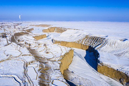 大漠河沟雪景