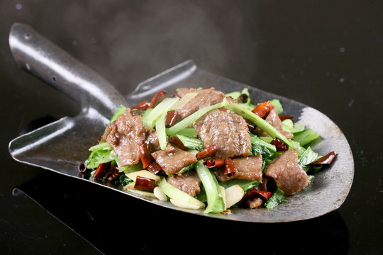 铁铲牛肉