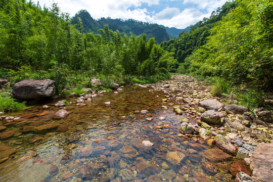 桂平龙潭国家森林公园山涧河流