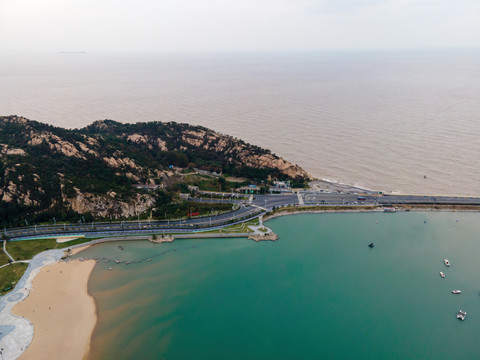 航拍连云港城市海岸线风景