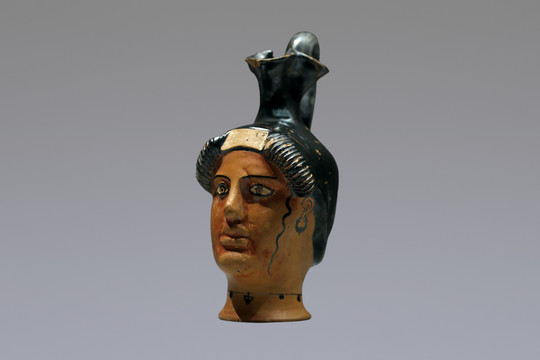 女性头部造型的阿提卡壶