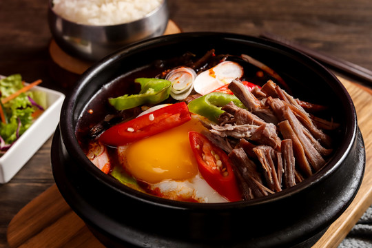 石锅韩式辣牛肉汤