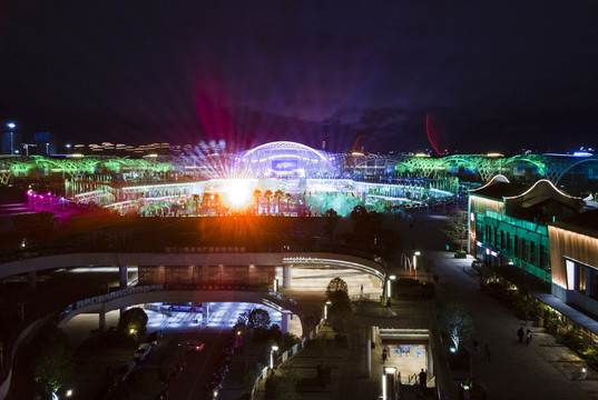 昆明滇池国际会展中心夜景灯光秀