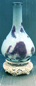 钧窑天蓝釉紫红斑胆式瓶