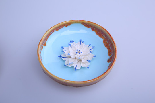 莲花陶瓷碗香炉