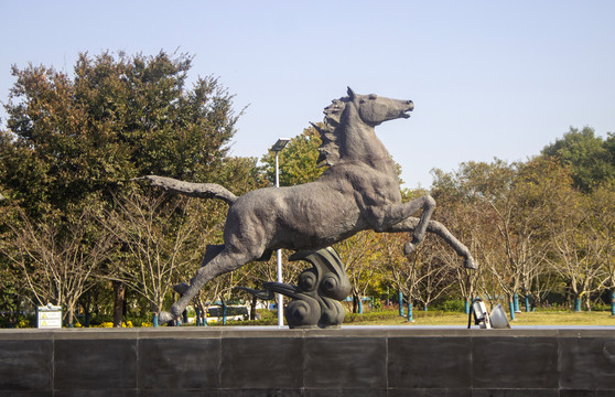 南京雕塑图五马渡龙马