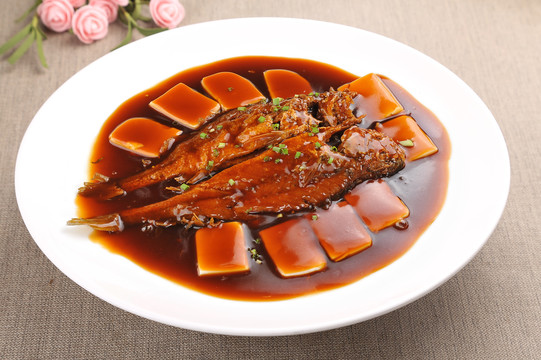 黄鱼烩豆腐