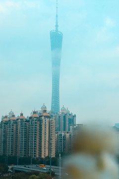迷雾中的广州塔