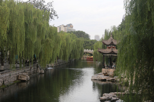护城河风光