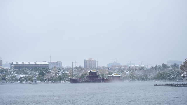 大明湖雪景