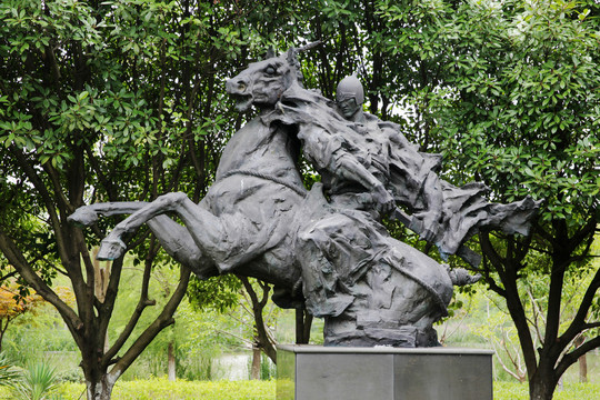 周瑜骑马雕塑