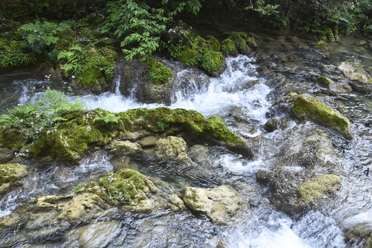 山涧溪流