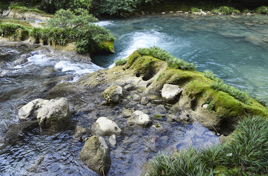 山涧溪流